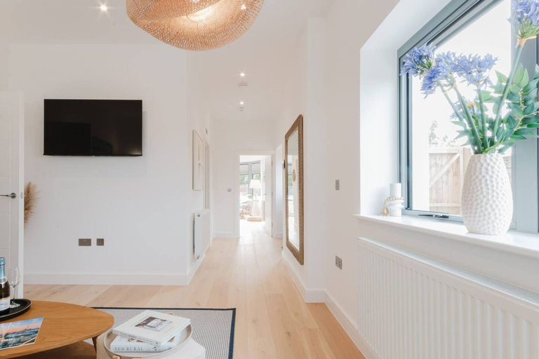 Room 2, Broadstairs Duplex With Terrace Near Stone Bay FT1, Kent