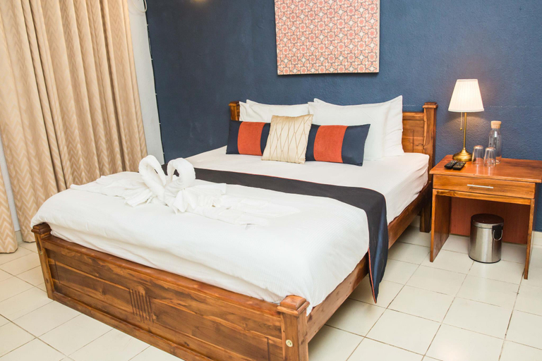 Bedroom 3, Marine Six Hotel, Thimbirigasyaya