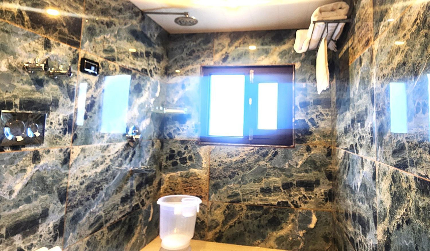 Bathroom, Hotel Baisaran Pahalgam, Anantnag