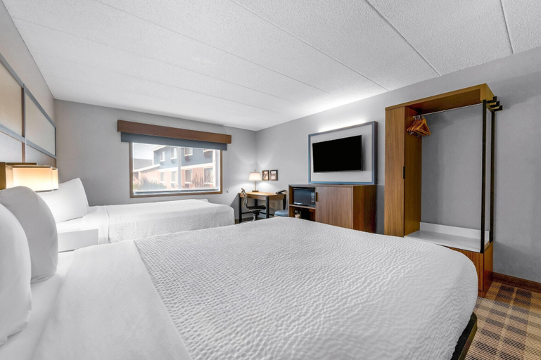 Bedroom 3, AmericInn by Wyndham Sauk Centre, Stearns