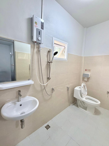 Bathroom 3, PD Hostel, Don Muang