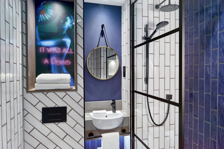Bathroom 5, NYX Hotel London Holborn by Leonardo Hotels, London