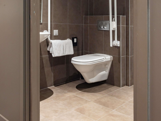 Bathroom 5, Novotel Lugano Paradiso, Lugano