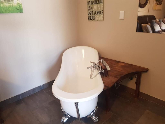 Others 4, Huis Afrika, Sedibeng
