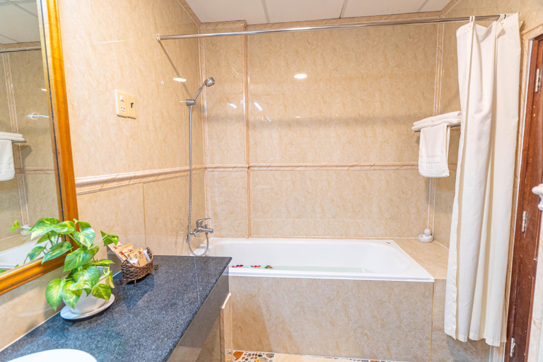 Bathroom, Doi Duong Hotel, Phan Thiết