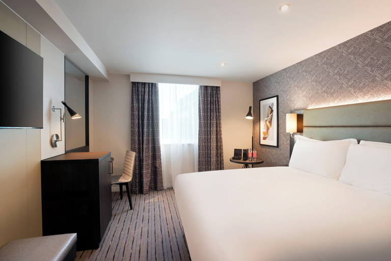 Bedroom 1, Leonardo Hotel Chester, Cheshire West and Chester