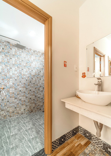 Bathroom 3, Hoi An Lazy Bear Hostel, Da Nang