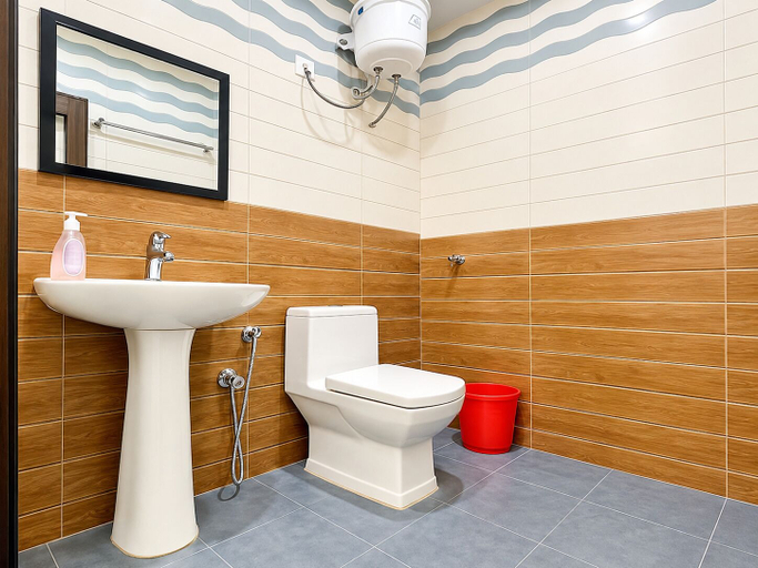 Bathroom, The Swarnim Hotel And Banquet, Gautam Buddha Nagar