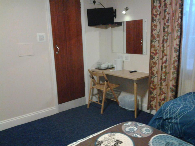 Others 5, Macdonald Hotel, London