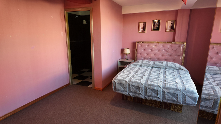 Room 3, Hotel Golden, Pedro Domingo Murillo