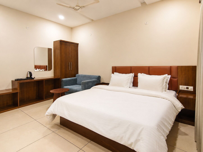 Room 5, Hotel Srinivasa Premier Indore, Indore