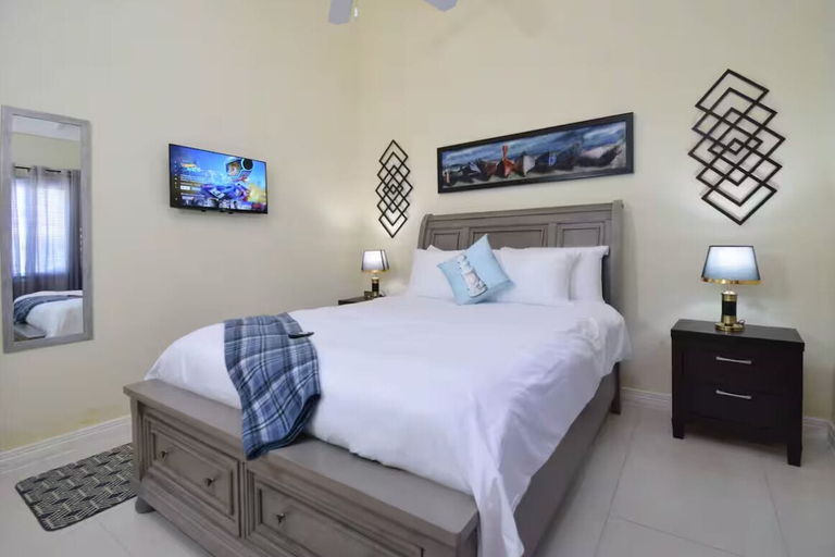 Room 3, 3BR Family Villa at The Crest