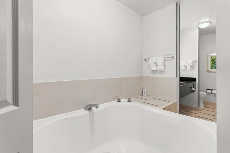 Bathroom 4, Comfort Inn & Suites Berea, Madison