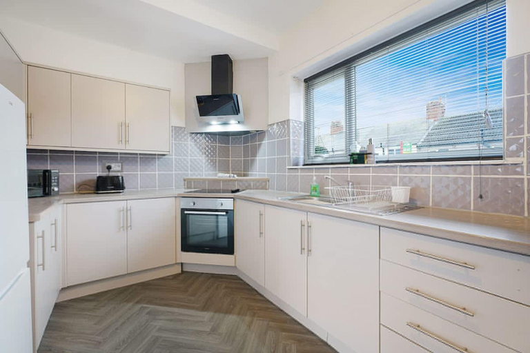 5, Work Friendly 3 Bed House with Sofa Beds Sleeps 7, Durham