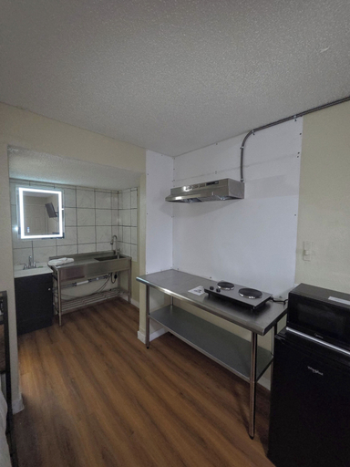 Private kitchen 3, Everstay Suites Lackland, Bexar