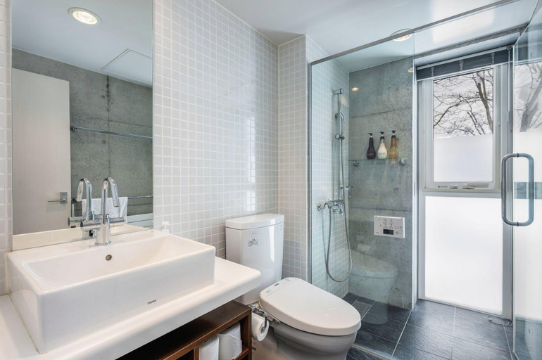Bathroom 3, Kitanishi 2 by H2 Life, Kutchan