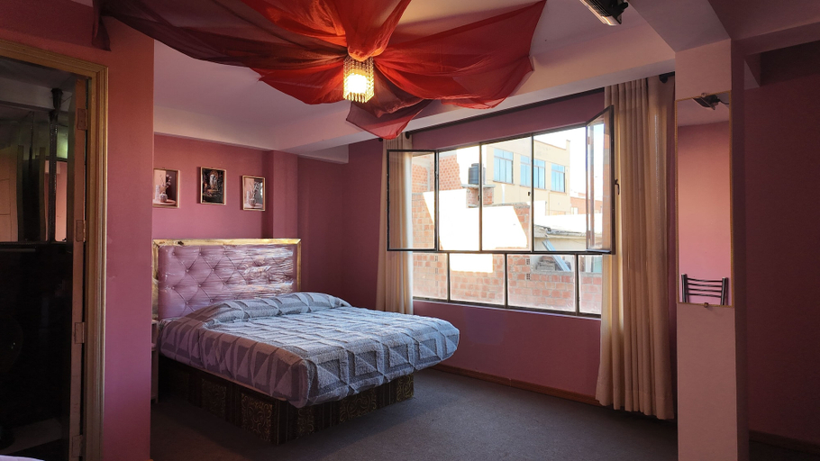 Room 5, Hotel Golden, Pedro Domingo Murillo