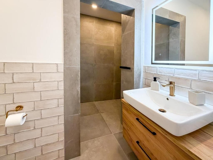 Bathroom 4, Hardenbergstraße 2, Bremen