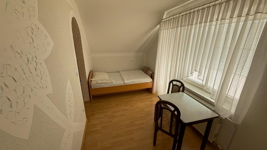 Bedroom 2, Gostisce Pri Dveh Petelinih, Bled