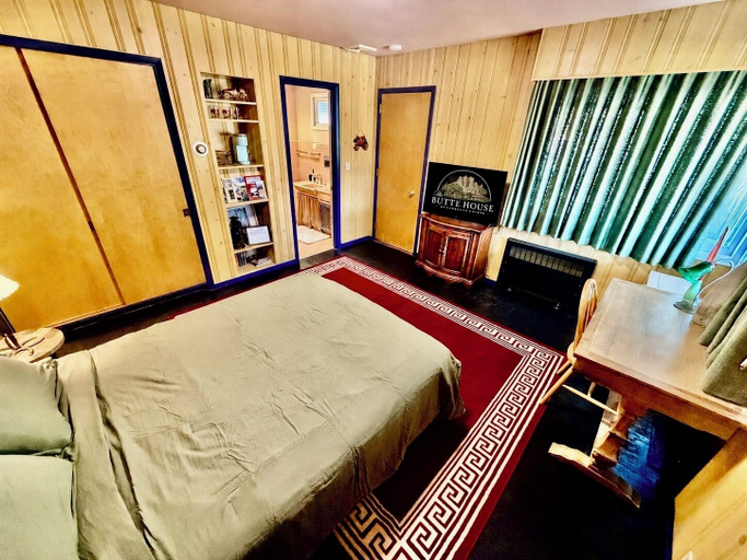 Room 5, The Butte House at Hudspeth Estate, Crook