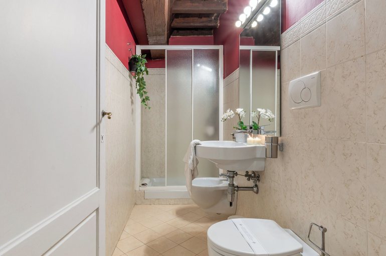 Bathroom 3, Wine Apartments Florence Ciliegiolo, Florence