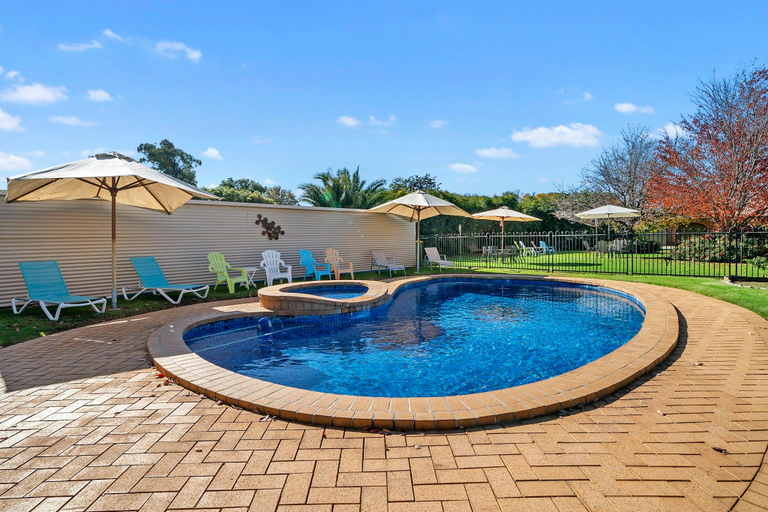 Sport & Beauty 2, Heritage Motor Inn, Corowa