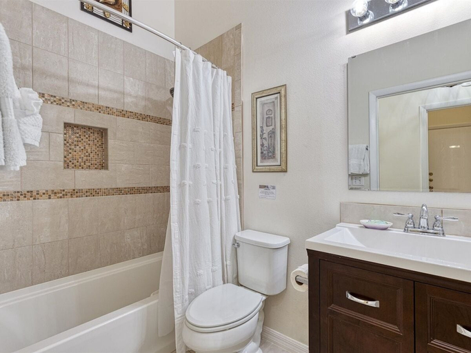 Bathroom 5, Villa Minutes From Disney 4bd 3bt Private Pool & Games 4 Bedroom Home, Polk