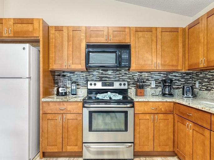 Private kitchen 2, Villa Minutes From Disney 4bd 3bt Private Pool & Games 4 Bedroom Home, Polk