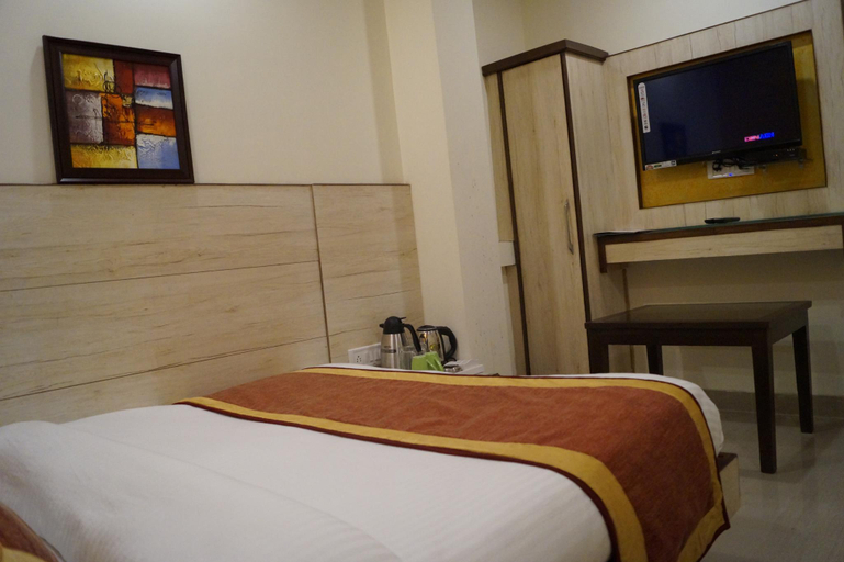 Bedroom 2, Optimum Oxford International, Delhi
