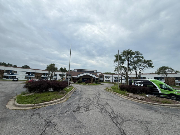 Property grounds, Hotel Clarion Inn, Lake