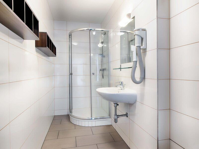 Bathroom 4, B&B Hotel Graz-Hbf, Graz