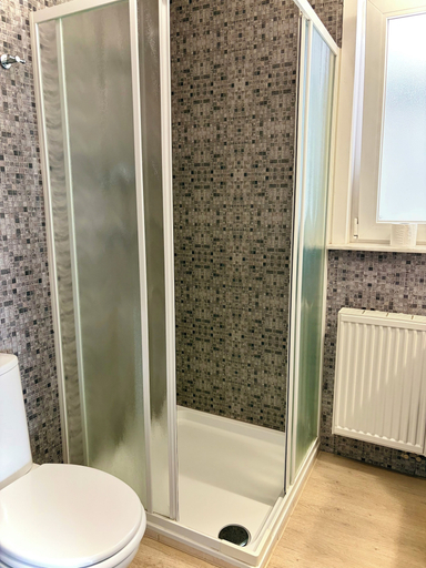 Bathroom 5, Auberge du Vieux Cedre, Hainaut