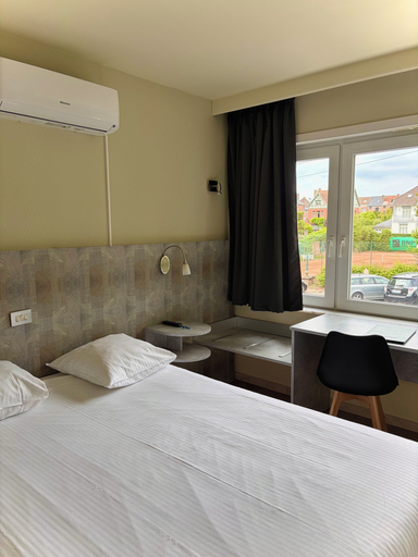 Bedroom 4, Auberge du Vieux Cedre, Hainaut