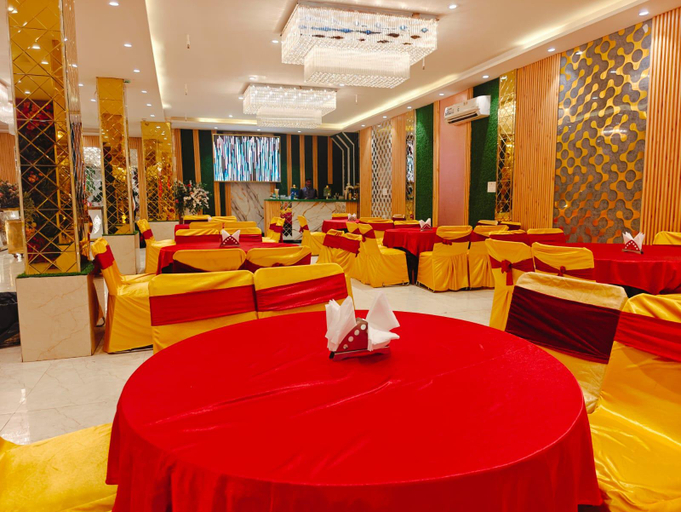 Food & Drinks 5, Hotel Silver Saffron Paschim Vihar, Delhi