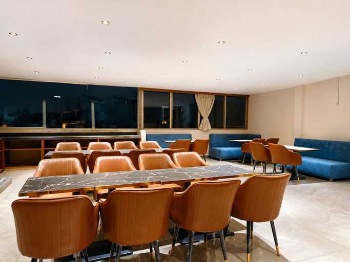 Dining, Hotel Srinivasa Premier Indore, Indore