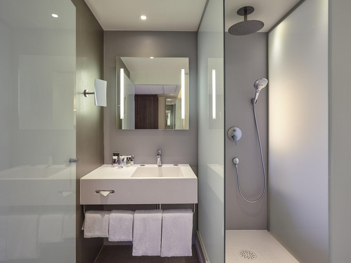 Bathroom 5, Mercure Paris Arc de Triomphe Étoile Hotel, Paris
