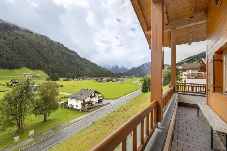 Others 3, Chalet for 10 people with access to the swimming pool., Zell am See