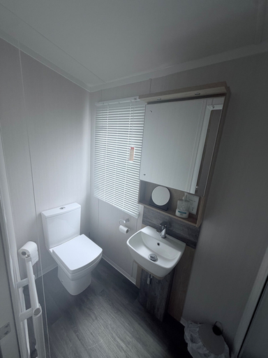 Bathroom 2, Coastfields 8 Berth Holiday Home, Lincolnshire