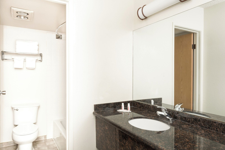 Bathroom 4, Super 8 by Wyndham Salina/Scenic Hills Area, Sevier