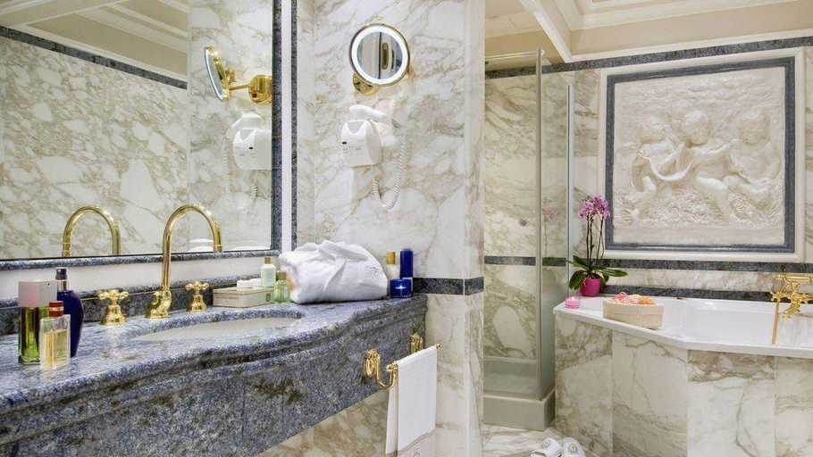 Bathroom 4, Grand Hotel Bristol, Verbano-Cusio-Ossola