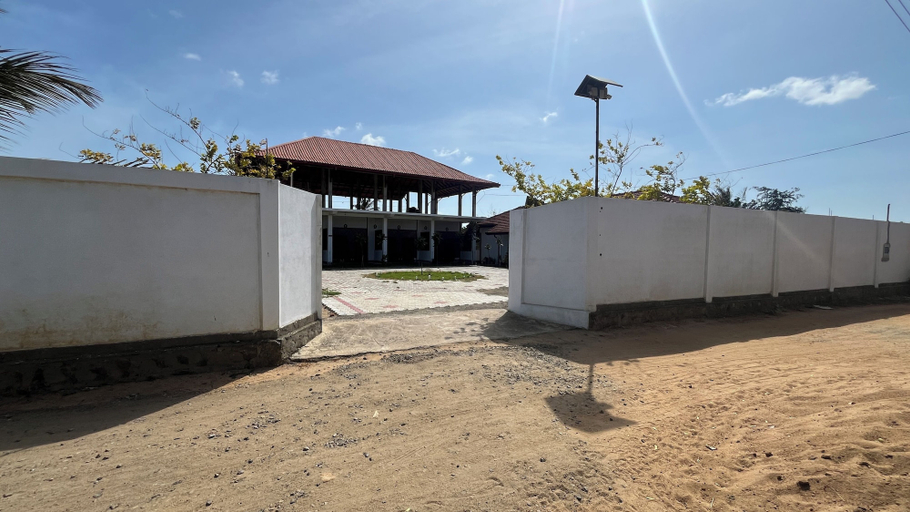 Property grounds 3, Salt & sand resort, Pothuvil
