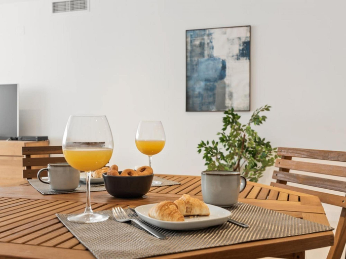 Food & Drinks, Amplio Apartamento 3 Dormitorios Playas del Duque, Málaga