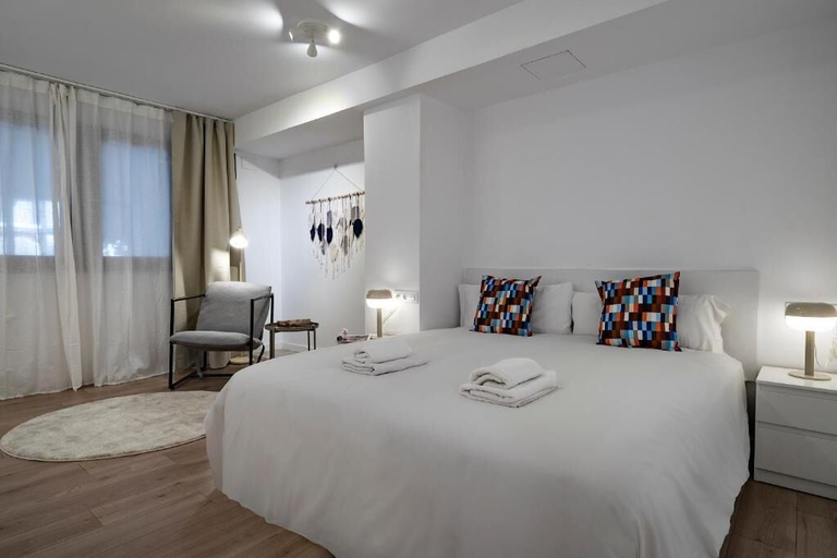 Room 1, Teatre Aparthotel Habitat Apartments, Barcelona