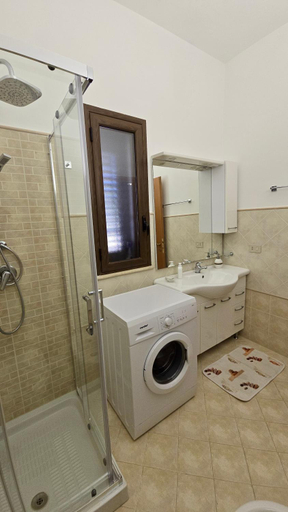 Bathroom 2, Holiday in Paradise, Palermo