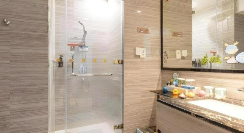 Bathroom 3, Huafa Executive Apartment Hotel Zhuhai, Zhuhai