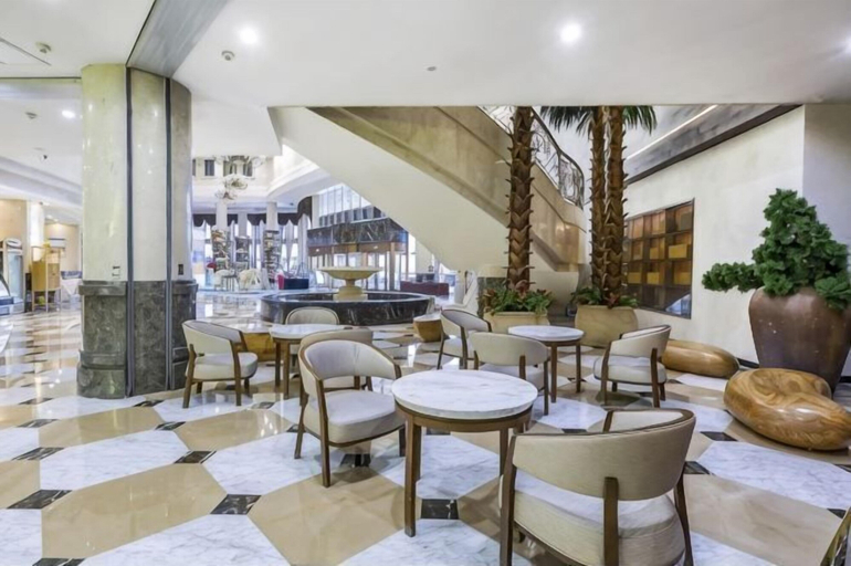 Lobby lounge