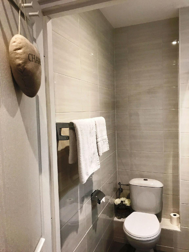Bathroom 3, Hotel De L'Ill, Bas-Rhin