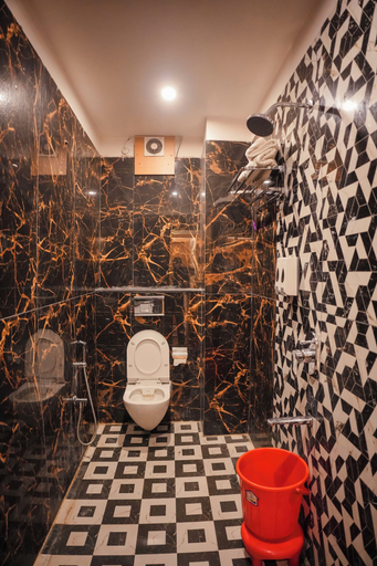 Bathroom 4, Hotel Shivara, Kaushambi