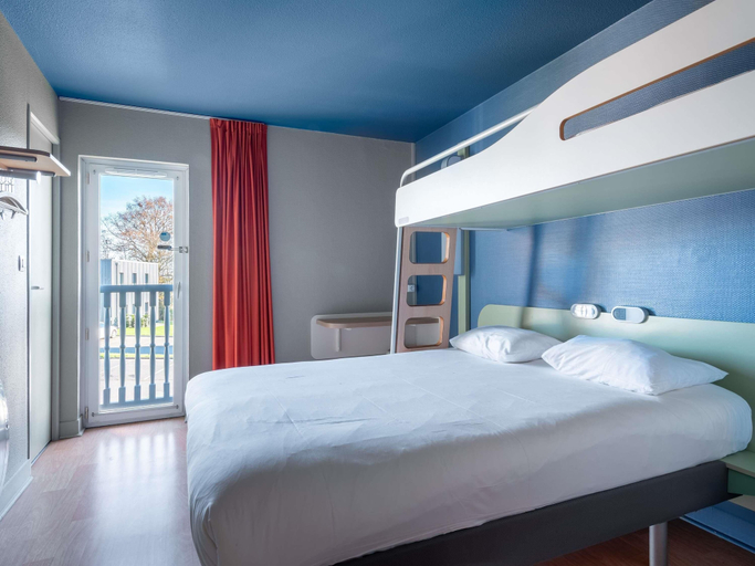 Bedroom 3, ibis budget Caen Hérouville, Calvados