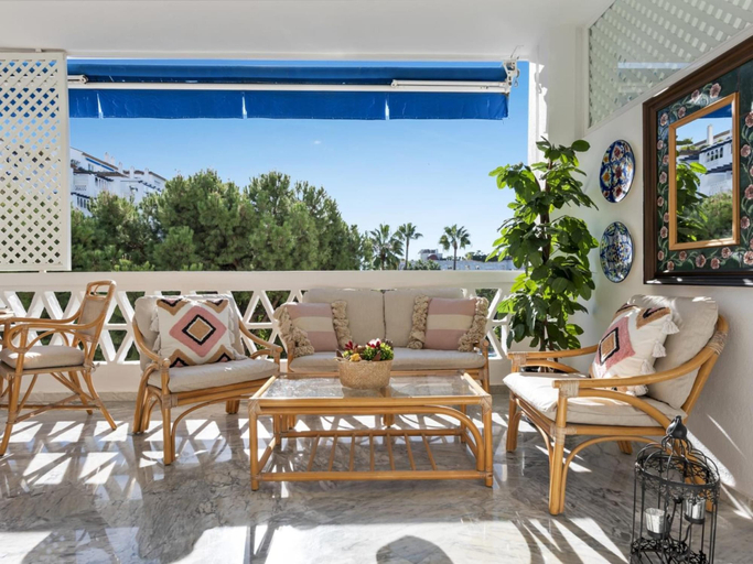 Room 4, 3 Dormitorios en Playas del Duque Puerto Ban s, Málaga